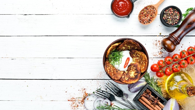 Stół z przygotowanymi potrawami